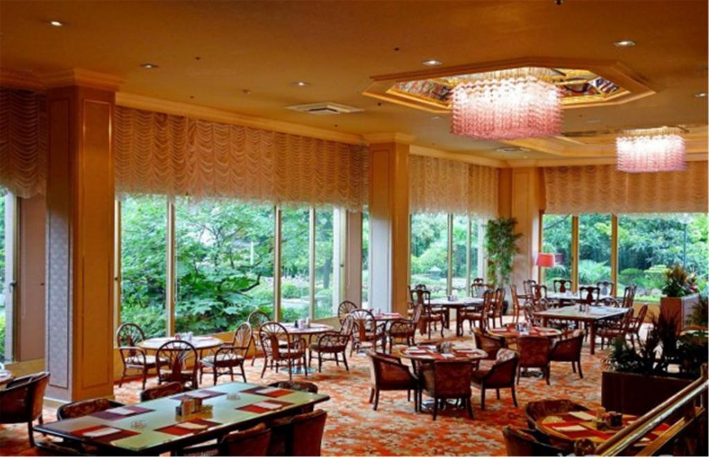 Hotel International Airport 4*