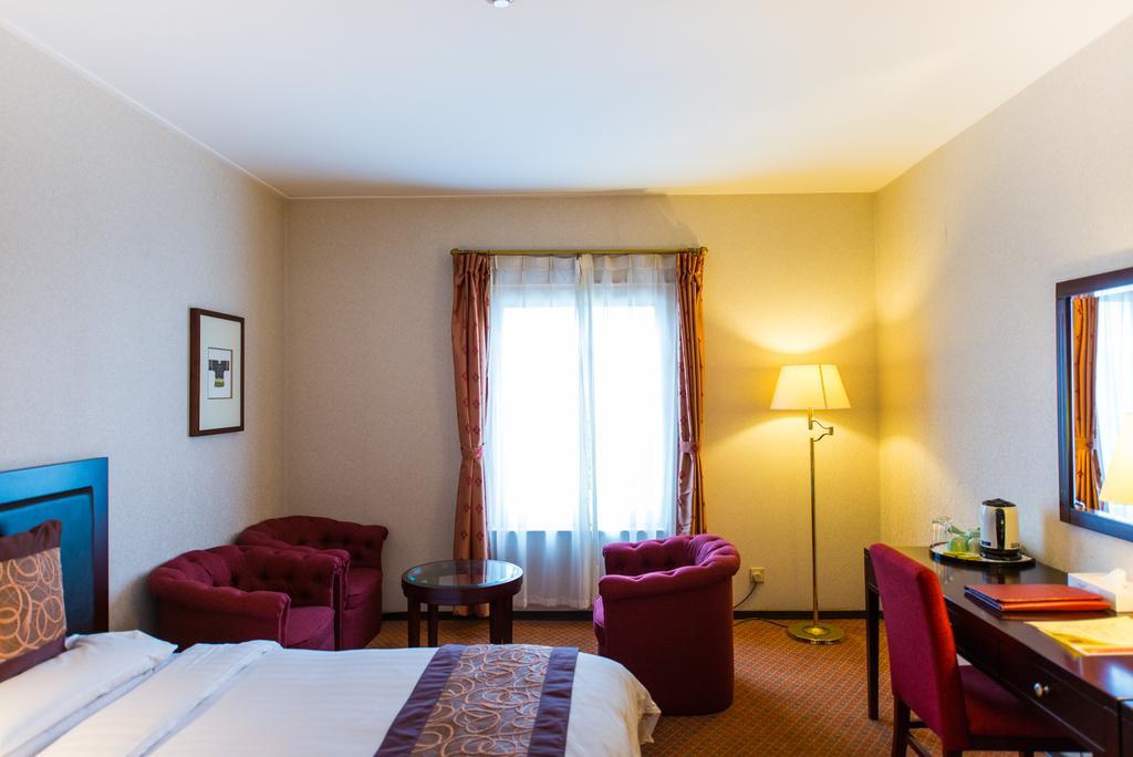 Hotel International Airport 4*