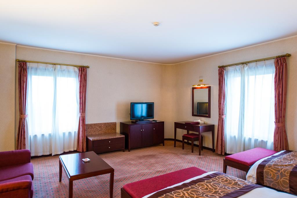 Hotel International Airport 4*